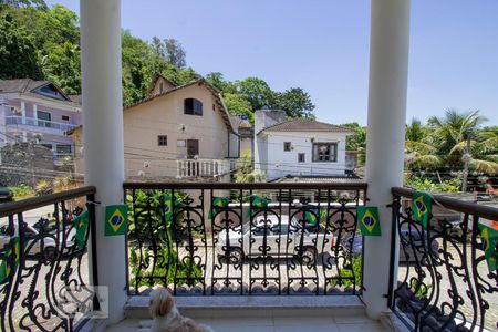 Casa de condomínio à venda com 250m², 3 quartos e 5 vagasVaranda da Suíte 3