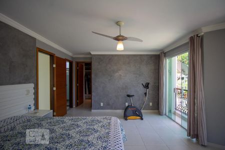 Casa de condomínio à venda com 250m², 3 quartos e 5 vagasSuíte 3