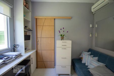 Casa de condomínio à venda com 250m², 3 quartos e 5 vagasSuíte 2