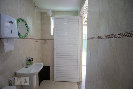 Casa de condomínio à venda com 250m², 3 quartos e 5 vagasBanheiro da Suíte 2