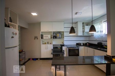 Casa de condomínio à venda com 250m², 3 quartos e 5 vagasCozinha