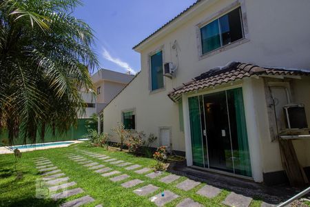 Casa de condomínio à venda com 250m², 3 quartos e 5 vagasQuintal