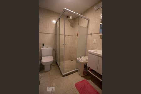 Casa de condomínio à venda com 250m², 3 quartos e 5 vagasBanheiro da Suíte 1