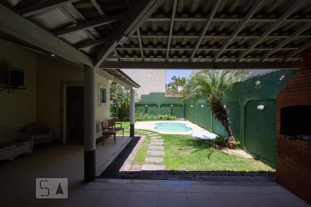 Casa de condomínio à venda com 250m², 3 quartos e 5 vagasQuintal