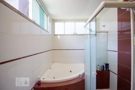 Casa de condomínio à venda com 250m², 3 quartos e 5 vagasBanheiro da Suíte 3