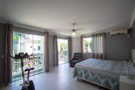 Casa de condomínio à venda com 250m², 3 quartos e 5 vagasSuíte 3