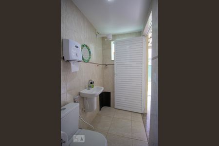 Casa de condomínio à venda com 250m², 3 quartos e 5 vagasBanheiro da Suíte 2