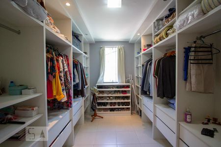 Casa de condomínio à venda com 250m², 3 quartos e 5 vagasCloset da Suíte 3