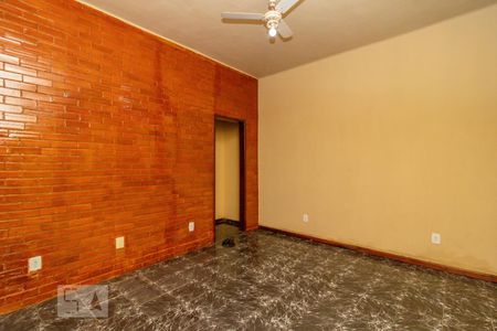 Sala de casa para alugar com 2 quartos, 84m² em Marechal Hermes, Rio de Janeiro
