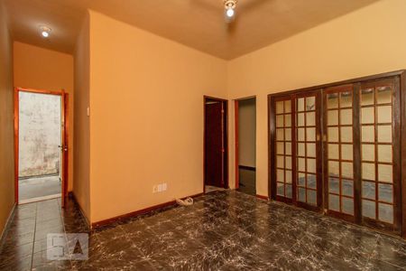 Sala de casa para alugar com 2 quartos, 84m² em Marechal Hermes, Rio de Janeiro