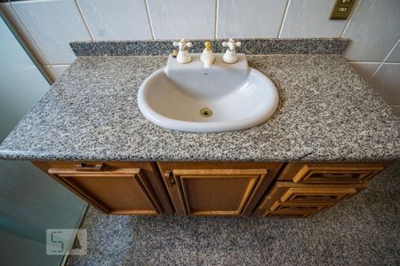 Casa à venda com 700m², 5 quartos e 6 vagasBanheiro da Suíte 4