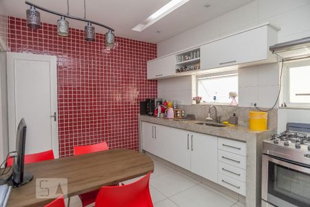 Casa para alugar com 120m², 4 quartos e 6 vagas Casa para alugar com 120m², 4 quartos e 6 vagasCozinha