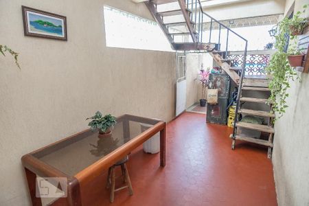 Casa para alugar com 120m², 4 quartos e 6 vagas Casa para alugar com 120m², 4 quartos e 6 vagasÁrea Externa