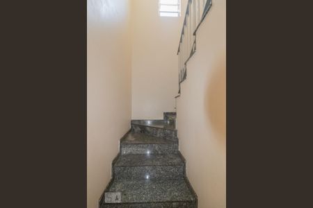 Escada de casa à venda com 4 quartos, 250m² em Vila Palmeiras, São Paulo