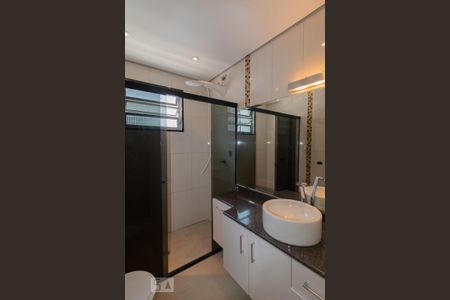 Banheiro Social de casa à venda com 4 quartos, 250m² em Vila Palmeiras, São Paulo