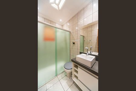 Banheiro  de casa à venda com 4 quartos, 178m² em Condomínio Maracanã, Santo André