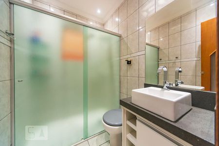 Banheiro  de casa à venda com 4 quartos, 178m² em Condomínio Maracanã, Santo André