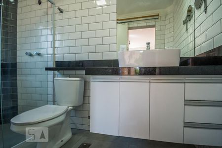 Banheiro da Suíte de apartamento para alugar com 1 quarto, 50m² em Cambuí, Campinas