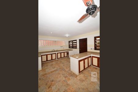 Casa à venda com 315m², 4 quartos e 1 vagaCozinha