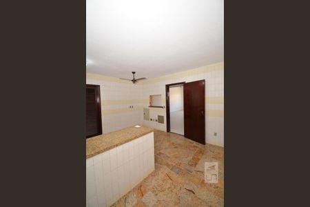 Casa à venda com 315m², 4 quartos e 1 vagaCozinha