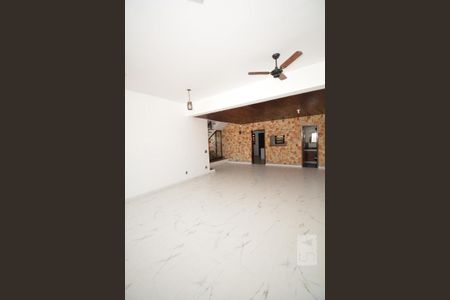 Casa à venda com 315m², 4 quartos e 1 vagaSala