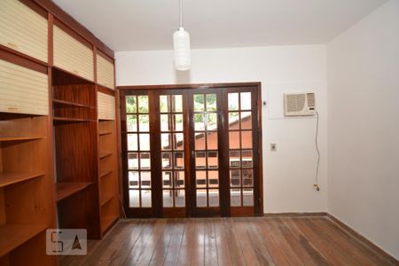 Casa à venda com 315m², 4 quartos e 1 vagaSuíte 2