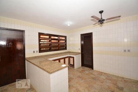 Casa à venda com 315m², 4 quartos e 1 vagaCozinha