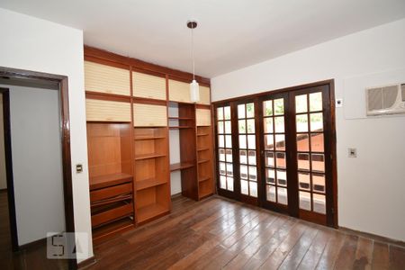 Casa à venda com 315m², 4 quartos e 1 vagaSuíte 2