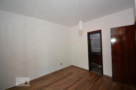 Casa à venda com 315m², 4 quartos e 1 vagaSuíte 2