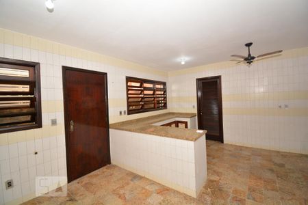 Casa à venda com 315m², 4 quartos e 1 vagaCozinha