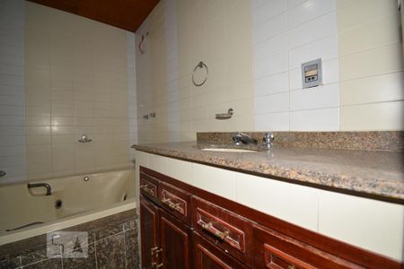 Casa à venda com 315m², 4 quartos e 1 vagaBanheiro da Suite 1