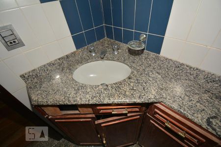 Casa à venda com 315m², 4 quartos e 1 vagaBanheiro