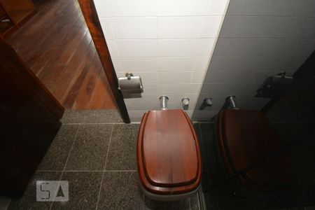 Casa à venda com 315m², 4 quartos e 1 vagaBanheiro da Suíte 2