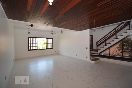 Sala de casa para alugar com 4 quartos, 315m² em Vila Valqueire, Rio de Janeiro