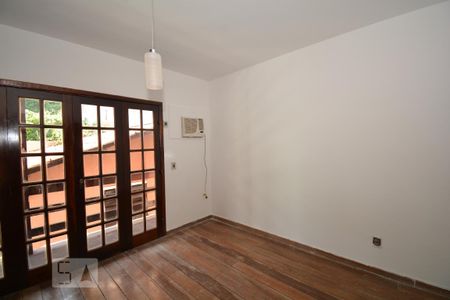 Casa à venda com 315m², 4 quartos e 1 vagaSuíte 2