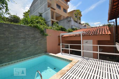 Casa à venda com 315m², 4 quartos e 1 vagaPiscina