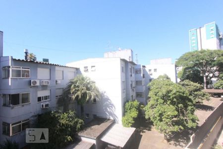 VISTA SALA de apartamento para alugar com 3 quartos, 80m² em Passo da Areia, Porto Alegre