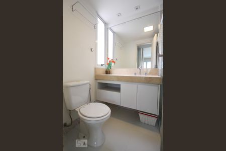 Apartamento para alugar com 50m², 1 quarto e 1 vaga Apartamento para alugar com 50m², 1 quarto e 1 vagaBanheiro da Suíte