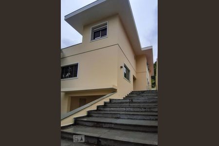 Casa à venda com 320m², 3 quartos e 3 vagasFachada