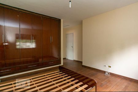 Casa à venda com 320m², 3 quartos e 3 vagasSuíte 2