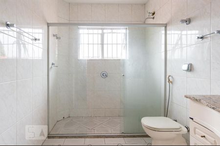 Casa à venda com 320m², 3 quartos e 3 vagasBanheiro da Suíte 2