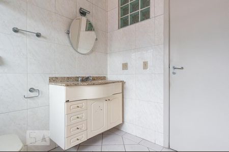 Casa à venda com 320m², 3 quartos e 3 vagasBanheiro da Suíte 2