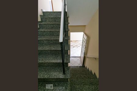 Casa à venda com 320m², 3 quartos e 3 vagasEscadas