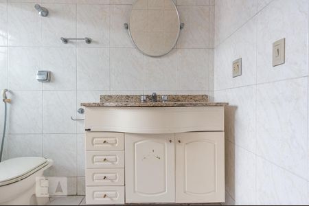 Casa à venda com 320m², 3 quartos e 3 vagasBanheiro da Suíte 2