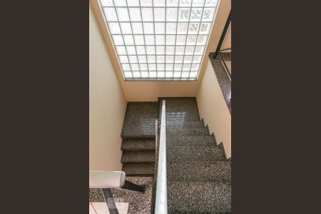 Casa à venda com 320m², 3 quartos e 3 vagasEscadas