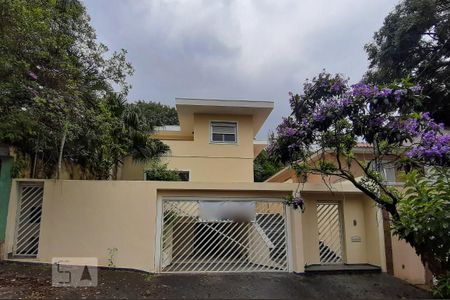 Casa à venda com 320m², 3 quartos e 3 vagasFachada
