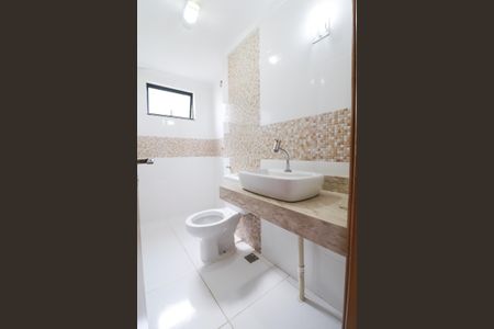 Banheiro da suíte de apartamento para alugar com 3 quartos, 84m² em Setor Urias Magalhães, Goiânia