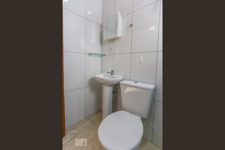 Banheiro de kitnet/studio para alugar com 1 quarto, 18m² em Vila Butantã, São Paulo