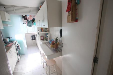 Apartamento à venda com 77m², 2 quartos e 1 vagacozinha 4