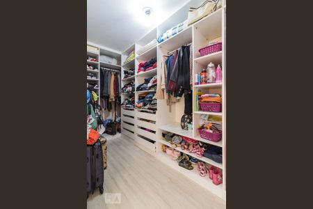 Casa para alugar com 181m², 3 quartos e 2 vagasCloset do quarto